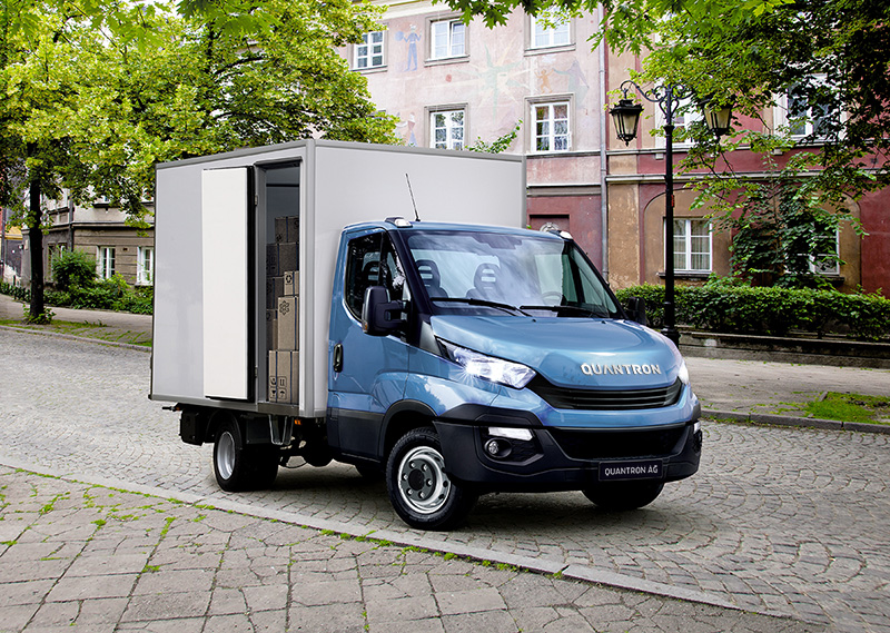 Im Transporter-Bereich geht die Quantron AG mit den Fahrzeugen auf Basis des IVECO Daily neue, emissionsreduzierte Wege. | Freie-Pressemitteilungen.de